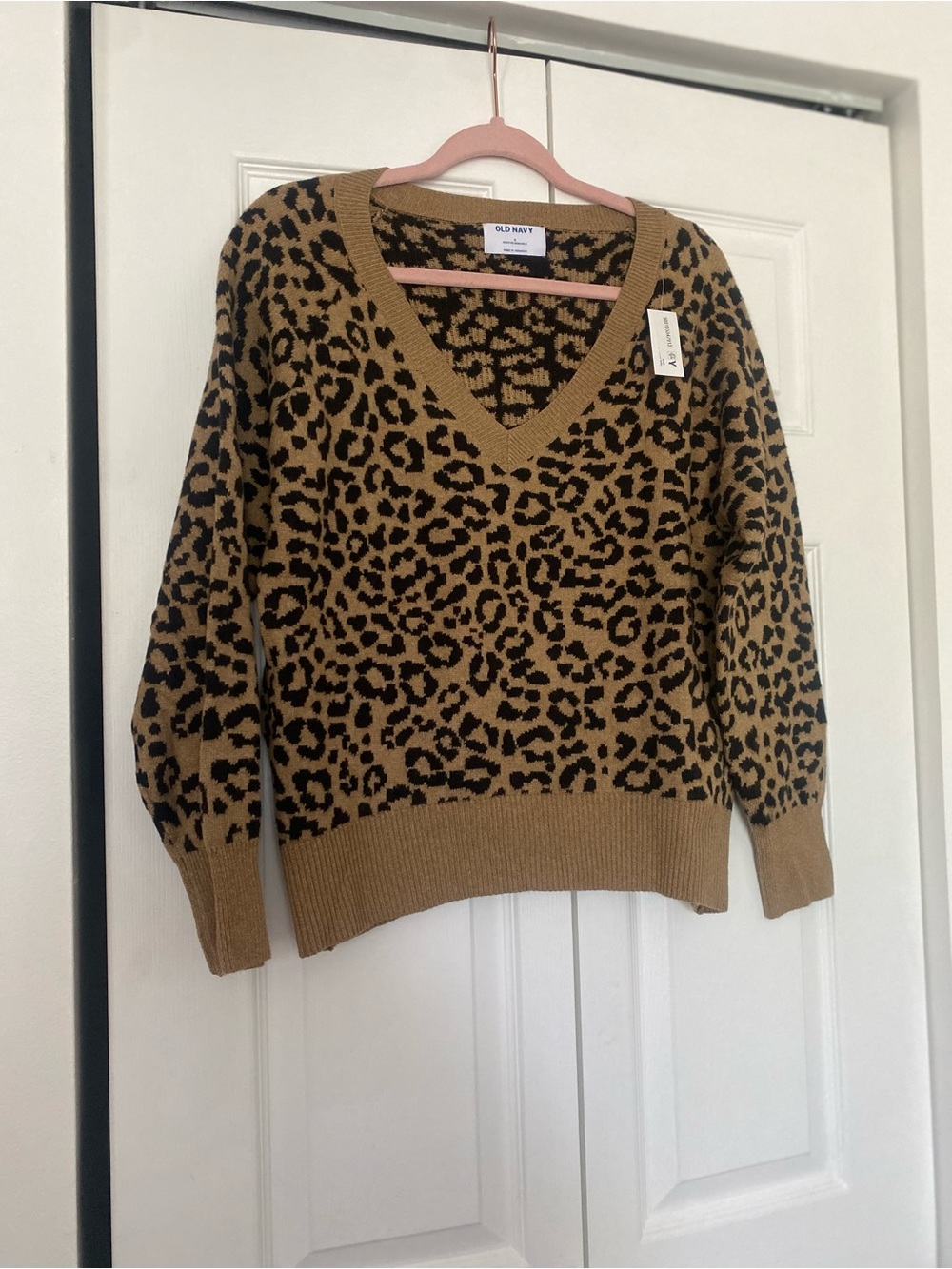 Old Navy Leopard V-Neck Sweater in Tan and Black